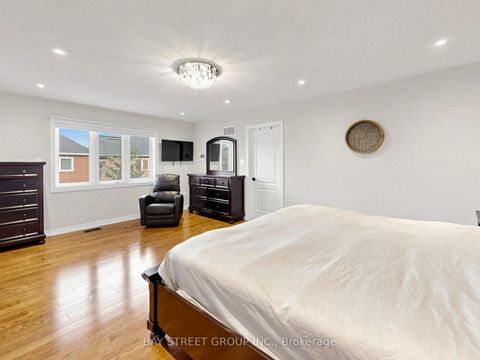 Photo 15 at 27 Wagon Wheel Crescent, Jefferson, Richmond Hill