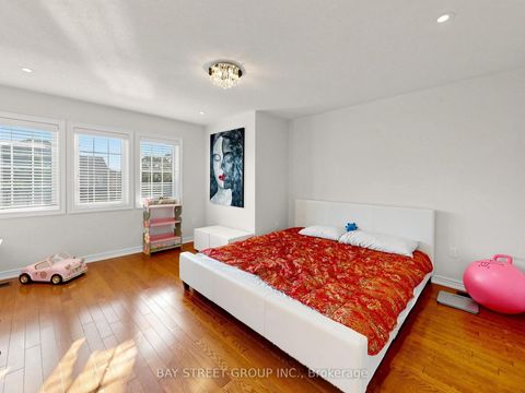Photo 19 at 27 Wagon Wheel Crescent, Jefferson, Richmond Hill