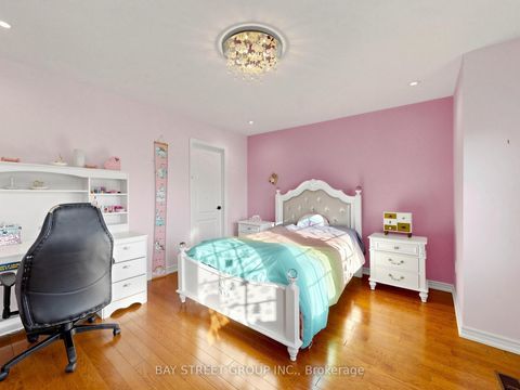 Photo 21 at 27 Wagon Wheel Crescent, Jefferson, Richmond Hill