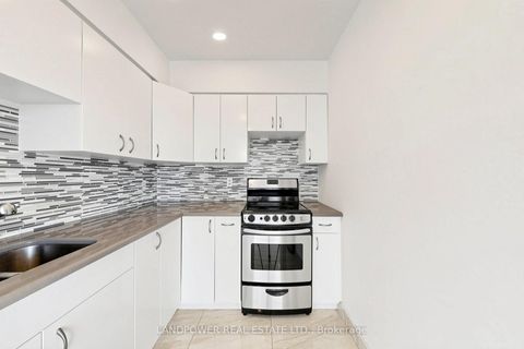 Photo 6 at 1710 - 1055 Bay Street, Bay Street Corridor, Toronto