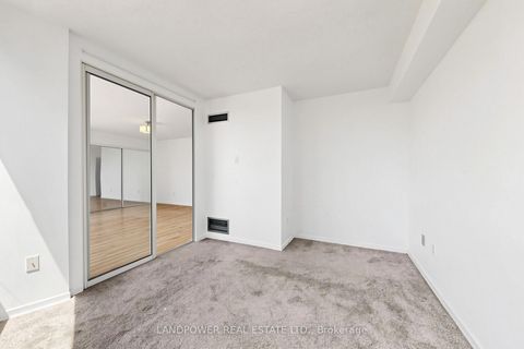 Photo 11 at 1710 - 1055 Bay Street, Bay Street Corridor, Toronto