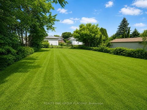 Photo 1 at 102 Edgecroft Road, Queensway, Toronto