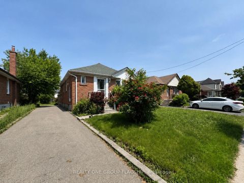 Photo 2 at 102 Edgecroft Road, Queensway, Toronto
