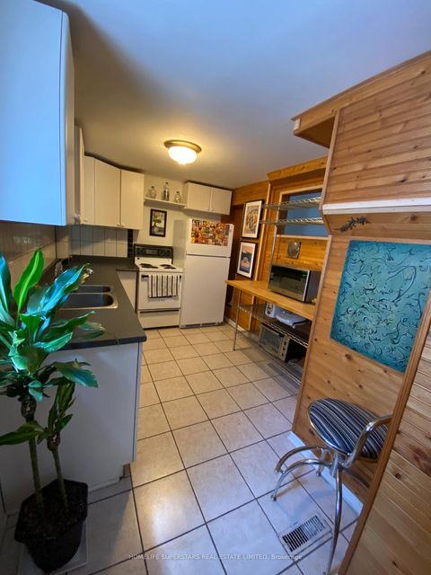 Photo 7 at 1263 Woodbine Avenue, Lumsden, Toronto