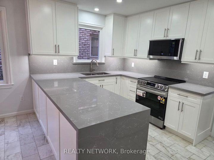 Photo 13 at 89 Elmsthorpe Avenue, Forest Hill South, Toronto