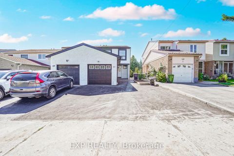 Photo 2 at 25 Nabob Crescent, Malvern, Toronto