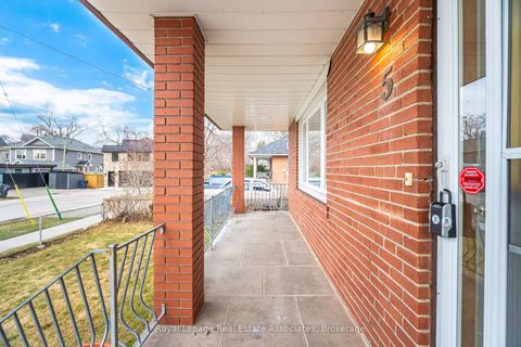 Photo 3 at 5 Rosewood Avenue, Queensway, Toronto
