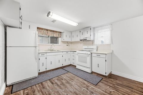 Photo 32 at 5 Rosewood Avenue, Queensway, Toronto