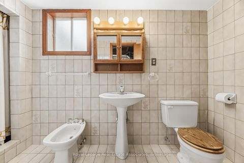Photo 33 at 5 Rosewood Avenue, Queensway, Toronto