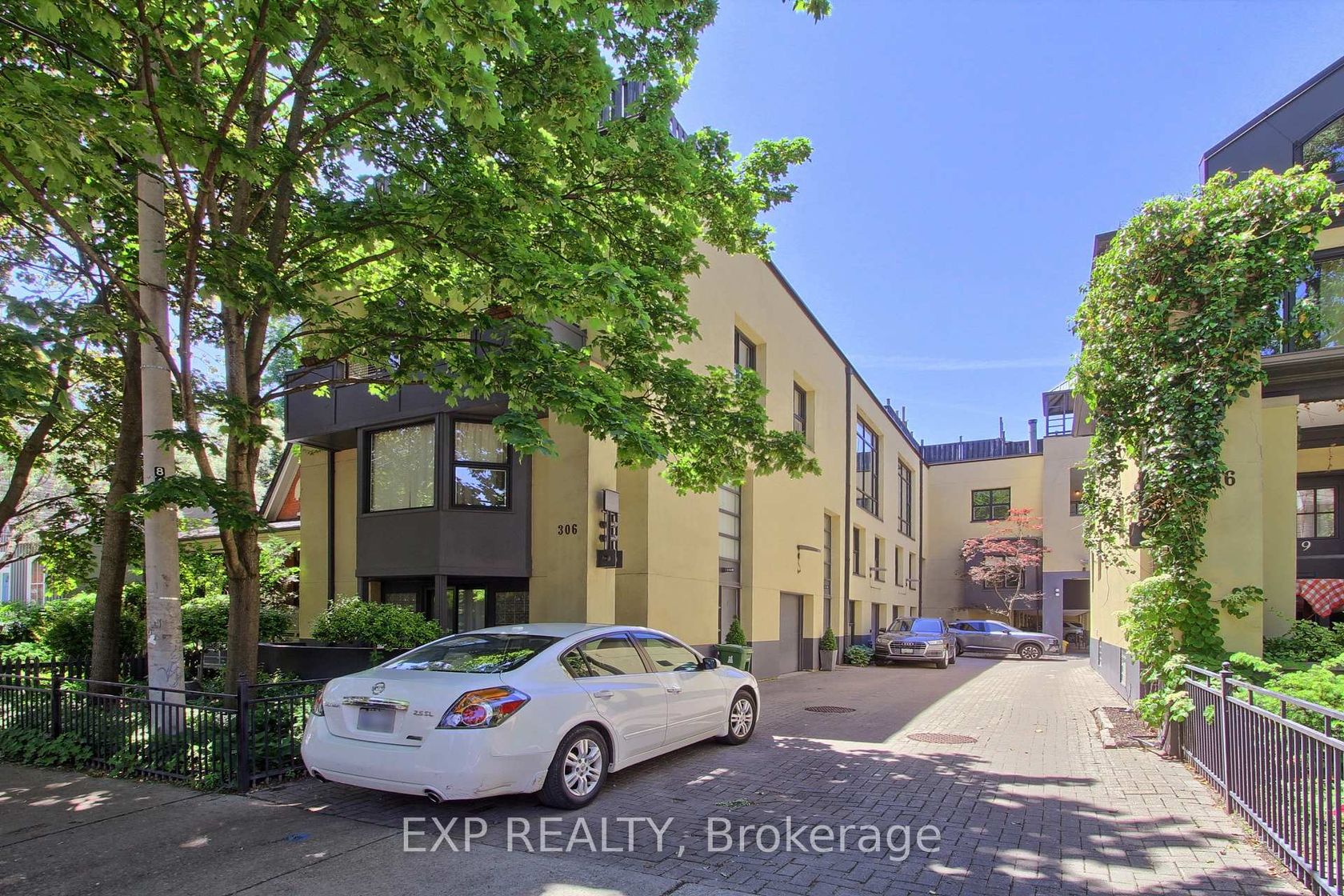 4 - 306 Sackville Street, South St. James Town, Toronto 