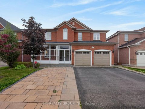 Photo 0 at 21 Wolf Trail Crescent, Jefferson, Richmond Hill