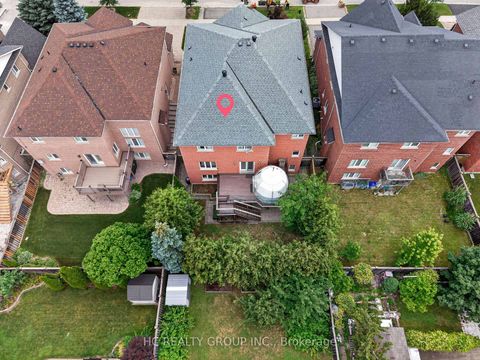 Photo 3 at 21 Wolf Trail Crescent, Jefferson, Richmond Hill