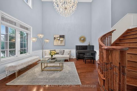 Photo 5 at 21 Wolf Trail Crescent, Jefferson, Richmond Hill