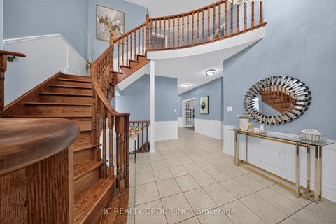 Photo 10 at 21 Wolf Trail Crescent, Jefferson, Richmond Hill