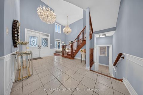 Photo 11 at 21 Wolf Trail Crescent, Jefferson, Richmond Hill