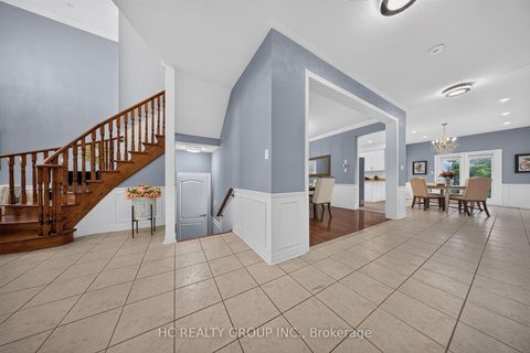 Photo 12 at 21 Wolf Trail Crescent, Jefferson, Richmond Hill