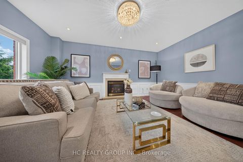 Photo 15 at 21 Wolf Trail Crescent, Jefferson, Richmond Hill
