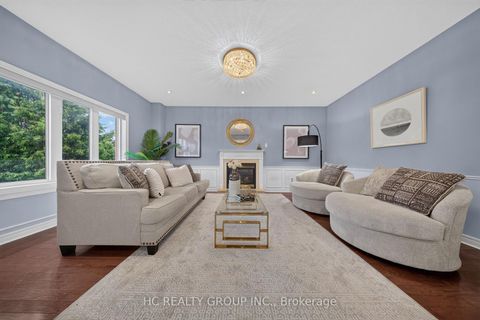 Photo 16 at 21 Wolf Trail Crescent, Jefferson, Richmond Hill