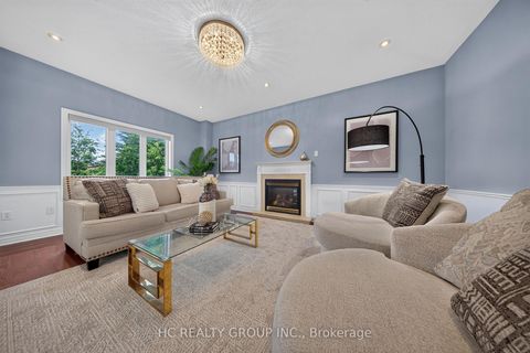 Photo 17 at 21 Wolf Trail Crescent, Jefferson, Richmond Hill