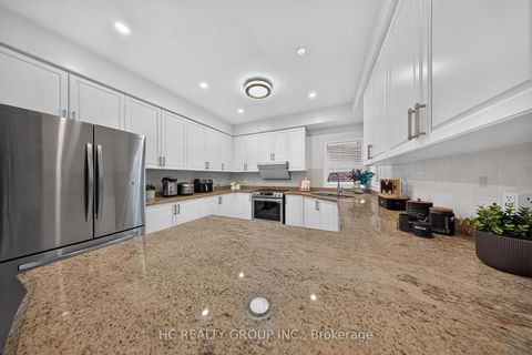 Photo 20 at 21 Wolf Trail Crescent, Jefferson, Richmond Hill