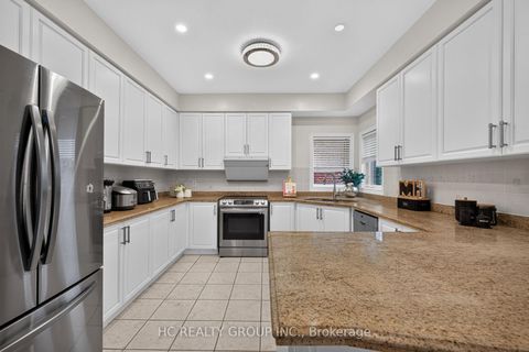 Photo 21 at 21 Wolf Trail Crescent, Jefferson, Richmond Hill