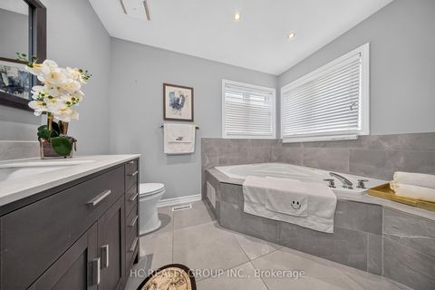 Photo 30 at 21 Wolf Trail Crescent, Jefferson, Richmond Hill