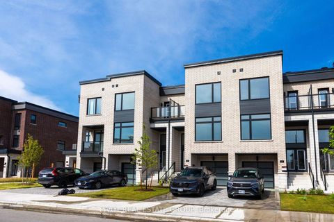 Photo 2 at 46 Danielle Moore Circle, Bendale, Toronto