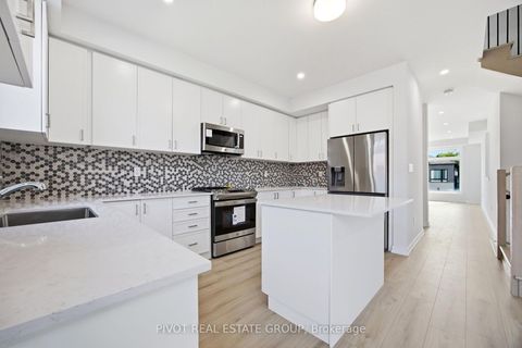 Photo 14 at 46 Danielle Moore Circle, Bendale, Toronto