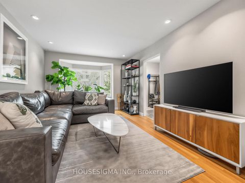 Photo 3 at 19 Parklea Drive, Leaside, Toronto