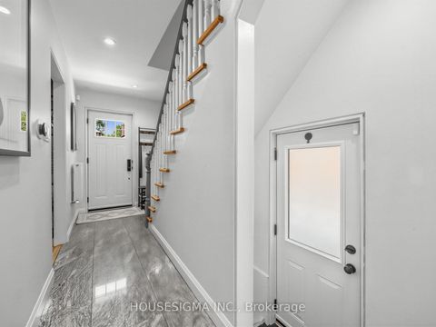 Photo 15 at 19 Parklea Drive, Leaside, Toronto