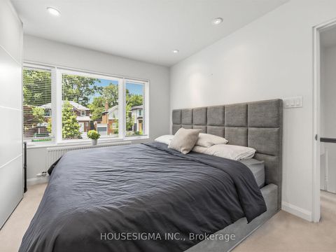 Photo 17 at 19 Parklea Drive, Leaside, Toronto