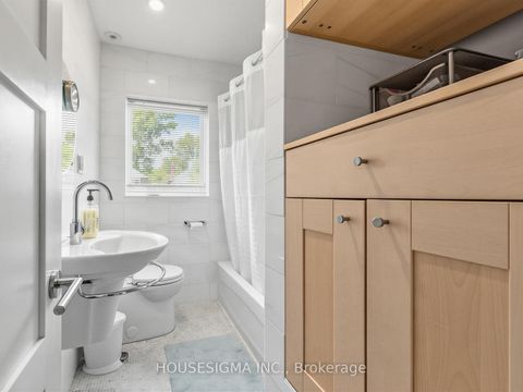 Photo 19 at 19 Parklea Drive, Leaside, Toronto