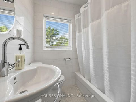 Photo 20 at 19 Parklea Drive, Leaside, Toronto