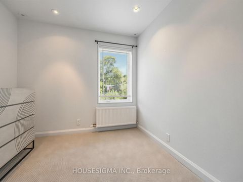 Photo 22 at 19 Parklea Drive, Leaside, Toronto