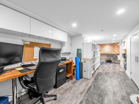 Photo 25 at 19 Parklea Drive, Leaside, Toronto