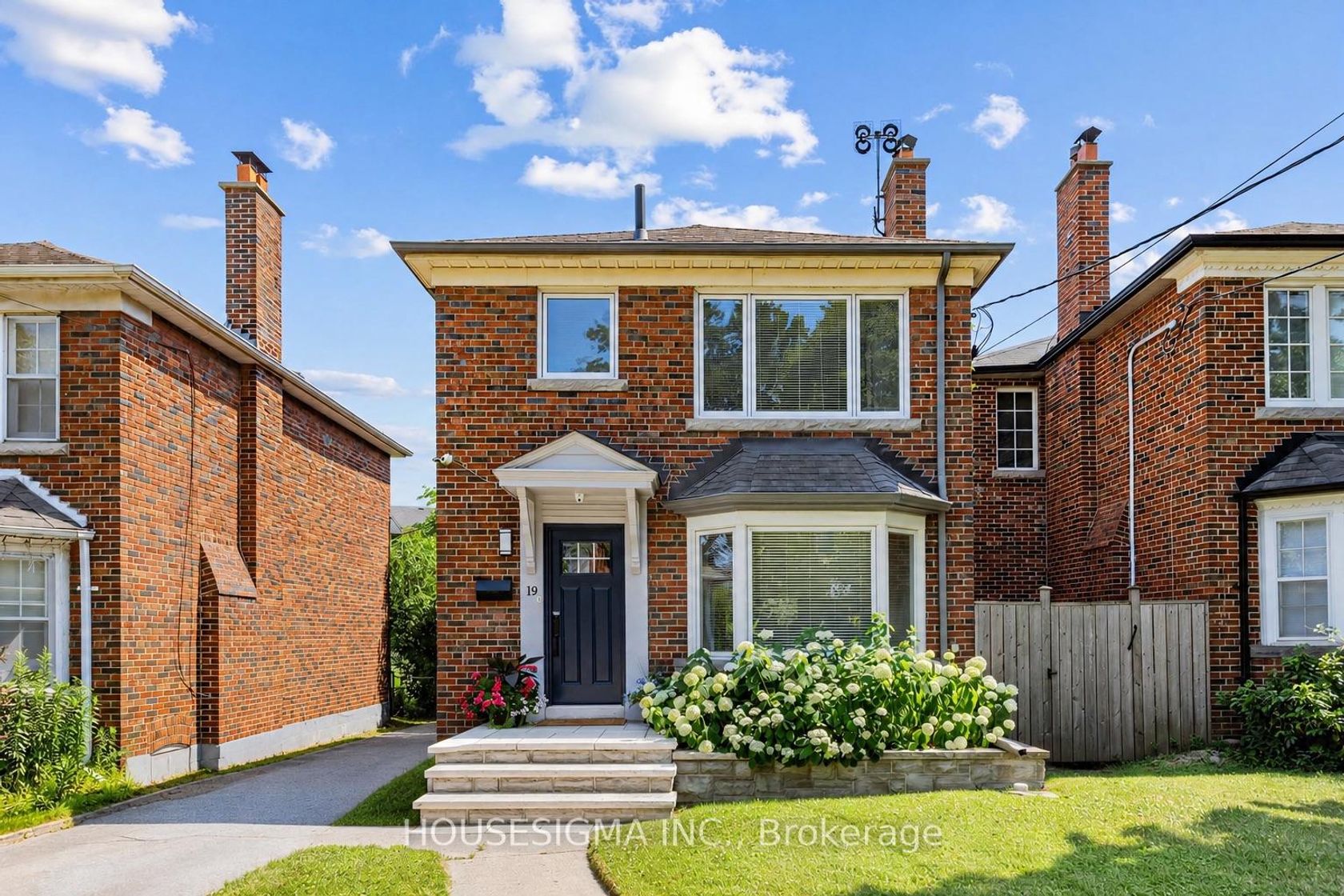 19 Parklea Drive, Leaside, Toronto 