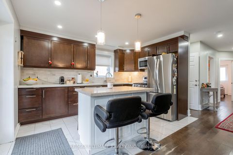 Photo 2 at 14 Nordale Crescent, Amesbury, Toronto