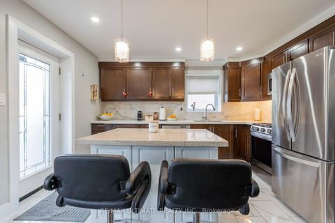 Photo 3 at 14 Nordale Crescent, Amesbury, Toronto
