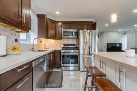 Photo 4 at 14 Nordale Crescent, Amesbury, Toronto