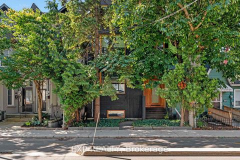 Photo 1 at 639 Wellington Street W, Niagara, Toronto