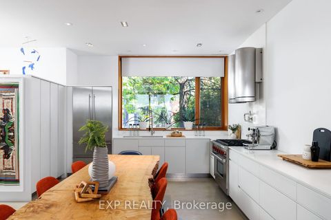 Photo 8 at 639 Wellington Street W, Niagara, Toronto