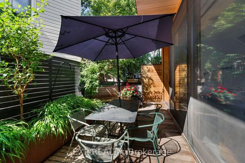 Photo 13 at 639 Wellington Street W, Niagara, Toronto