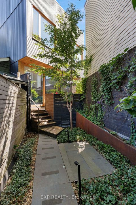 Photo 15 at 639 Wellington Street W, Niagara, Toronto