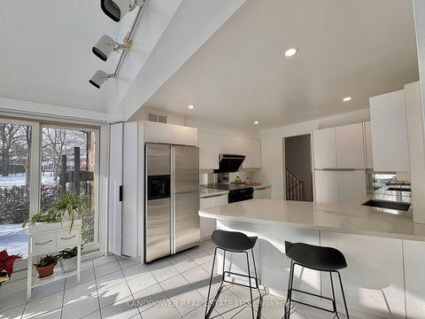 Photo 5 at 9 Alderdale Court, Don Mills, Toronto