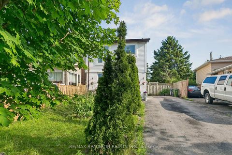 Photo 2 at 25 Whiteleas Avenue, Malvern, Toronto