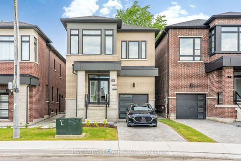 Photo 2 at 79 Danielle Moore Circle, Bendale, Toronto