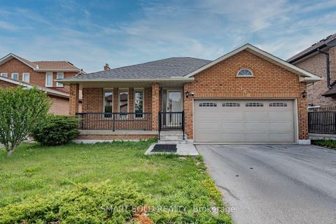 Photo 1 at 148 Castlehill Road, Maple, Vaughan
