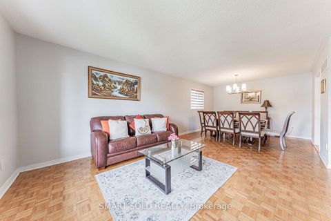 Photo 8 at 148 Castlehill Road, Maple, Vaughan