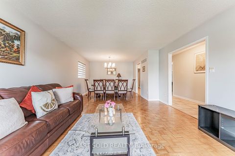 Photo 9 at 148 Castlehill Road, Maple, Vaughan