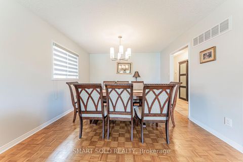 Photo 10 at 148 Castlehill Road, Maple, Vaughan